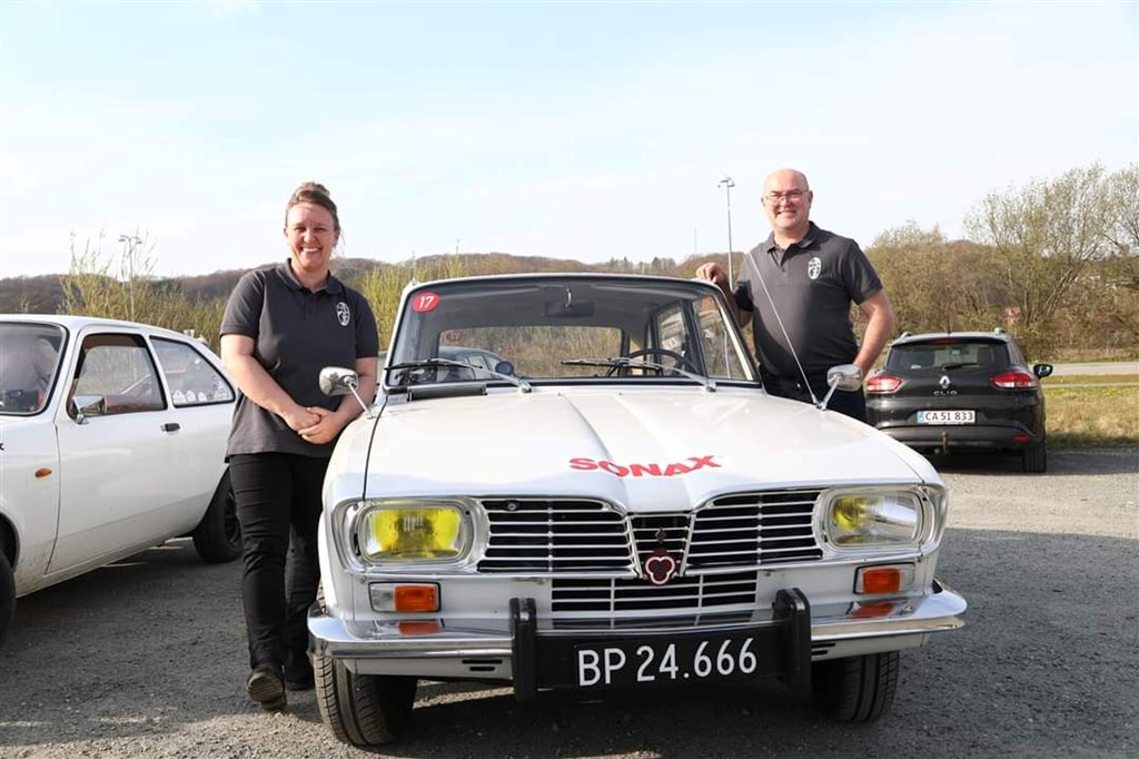 Birch og Maria Johannesen har kastet deres kærlighed på gamle biler og ikke mindst på deres Renault 16 fra 1966. Lørdag den 13. maj stiller de op med bilen i Touringklassen i Oresund Rally.
(Foto: Michael Eisenberg)